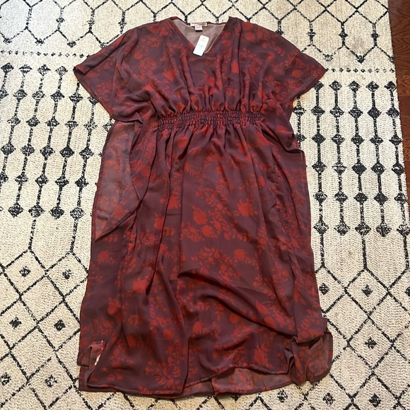 Cute maroon flowy floor length dress - Picture 1 of 3